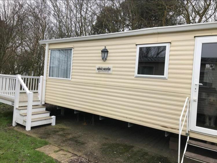 The Winchester Luxury Pet Friendly Caravan On Broadland Sands Holiday Park Between Lowestoft And Great Yarmouth Hotel Corton  ภายนอก รูปภาพ