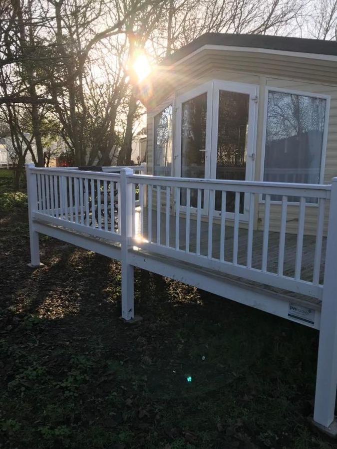 The Winchester Luxury Pet Friendly Caravan On Broadland Sands Holiday Park Between Lowestoft And Great Yarmouth Hotel Corton  ภายนอก รูปภาพ