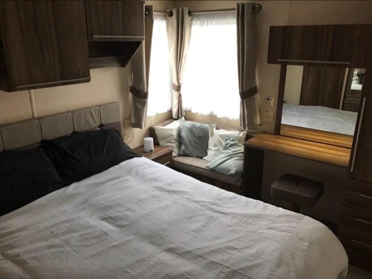 The Winchester Luxury Pet Friendly Caravan On Broadland Sands Holiday Park Between Lowestoft And Great Yarmouth Hotel Corton  ภายนอก รูปภาพ