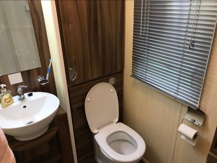 The Winchester Luxury Pet Friendly Caravan On Broadland Sands Holiday Park Between Lowestoft And Great Yarmouth Hotel Corton  ภายนอก รูปภาพ