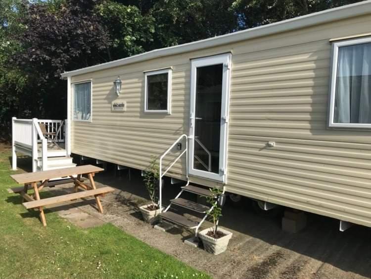 The Winchester Luxury Pet Friendly Caravan On Broadland Sands Holiday Park Between Lowestoft And Great Yarmouth Hotel Corton  ภายนอก รูปภาพ